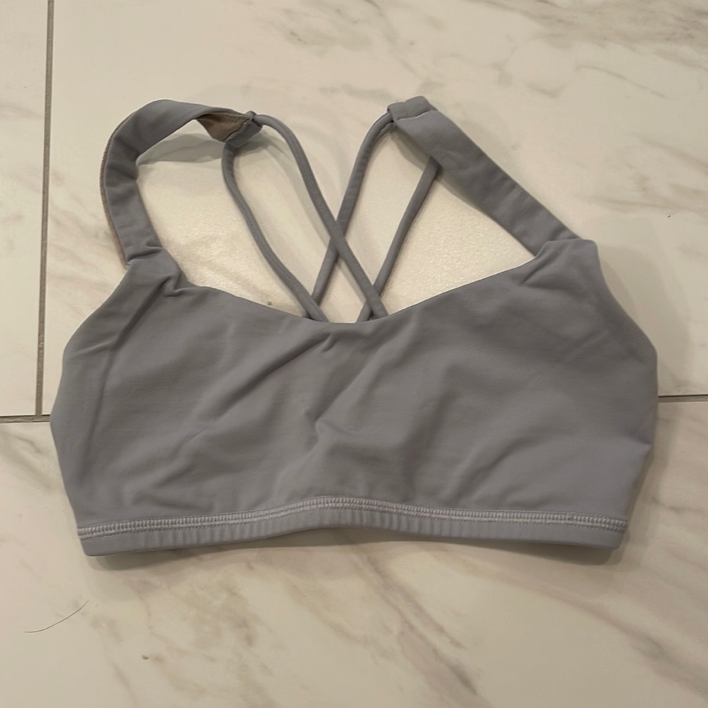 Lululemon light gray Xsmall sports bra. No bra padding. Tags cut.